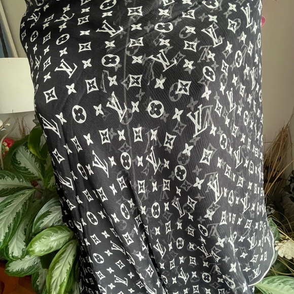 Vintage Louis Vuitton Silk Monogram Shawl. - Picture 1 of 16
